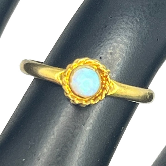 14k yellow gold round opal small ring size 4.5 twisted design vintage Victorian